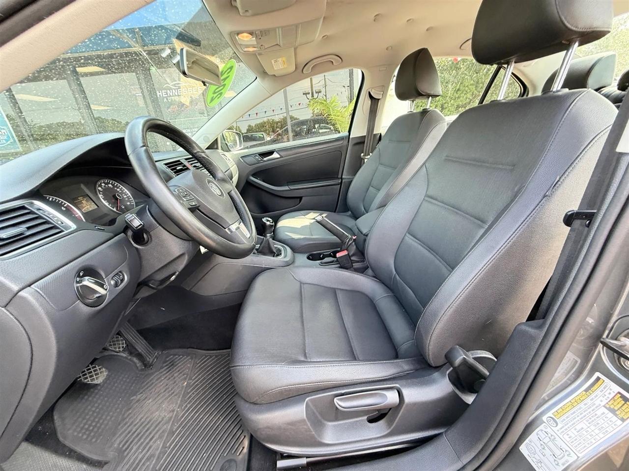 Volkswagen Jetta Sedan 4dr Manual SE PZEV 2012