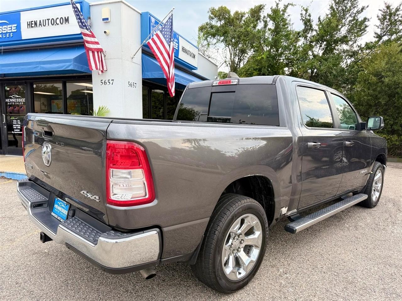 RAM 1500 Big Horn 4x4 Crew Cab 5'7" Box 2022