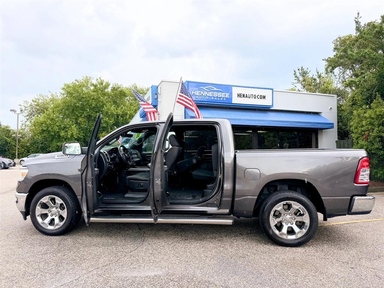 RAM 1500 Big Horn 4x4 Crew Cab 5'7" Box 2022