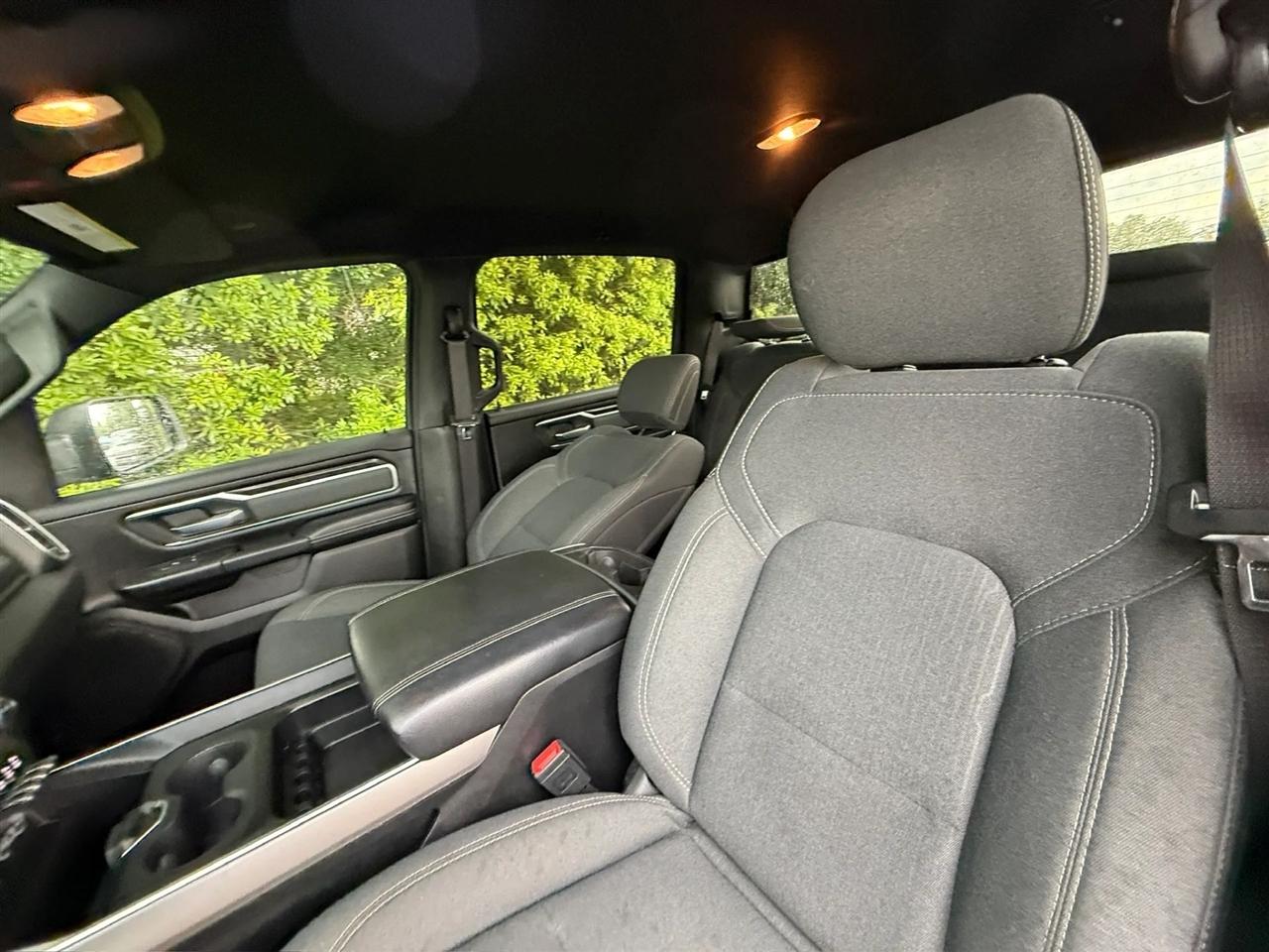 RAM 1500 Big Horn 4x4 Crew Cab 5'7" Box 2022