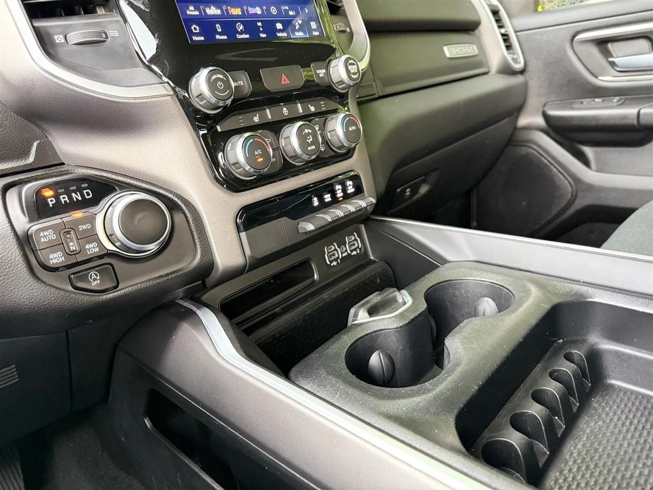RAM 1500 Big Horn 4x4 Crew Cab 5'7" Box 2022
