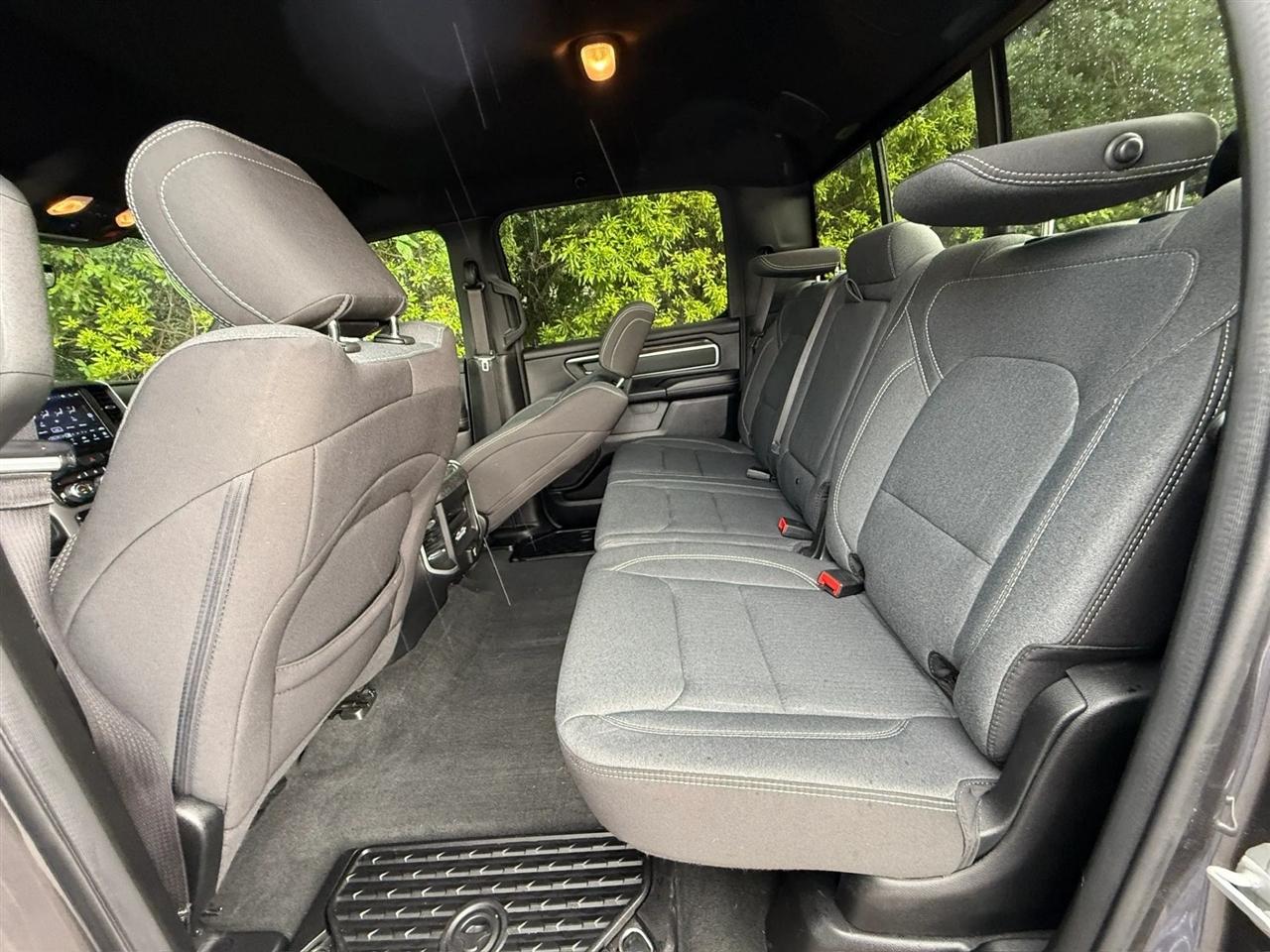 RAM 1500 Big Horn 4x4 Crew Cab 5'7" Box 2022