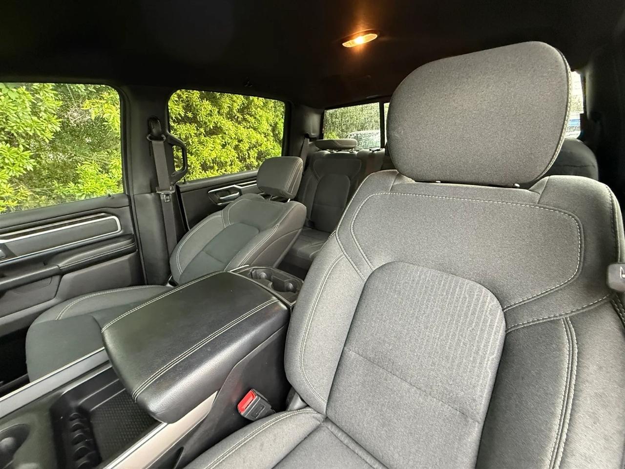 RAM 1500 Big Horn 4x4 Crew Cab 5'7" Box 2022