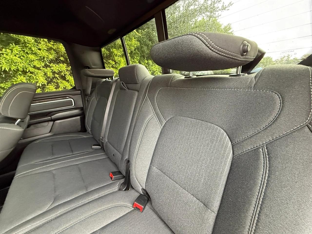 RAM 1500 Big Horn 4x4 Crew Cab 5'7" Box 2022