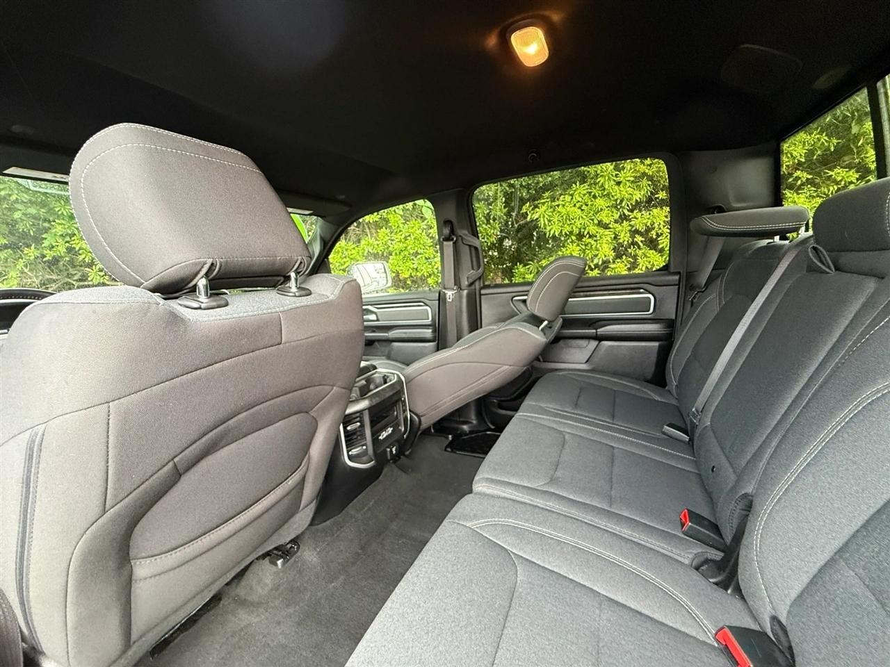 RAM 1500 Big Horn 4x4 Crew Cab 5'7" Box 2022