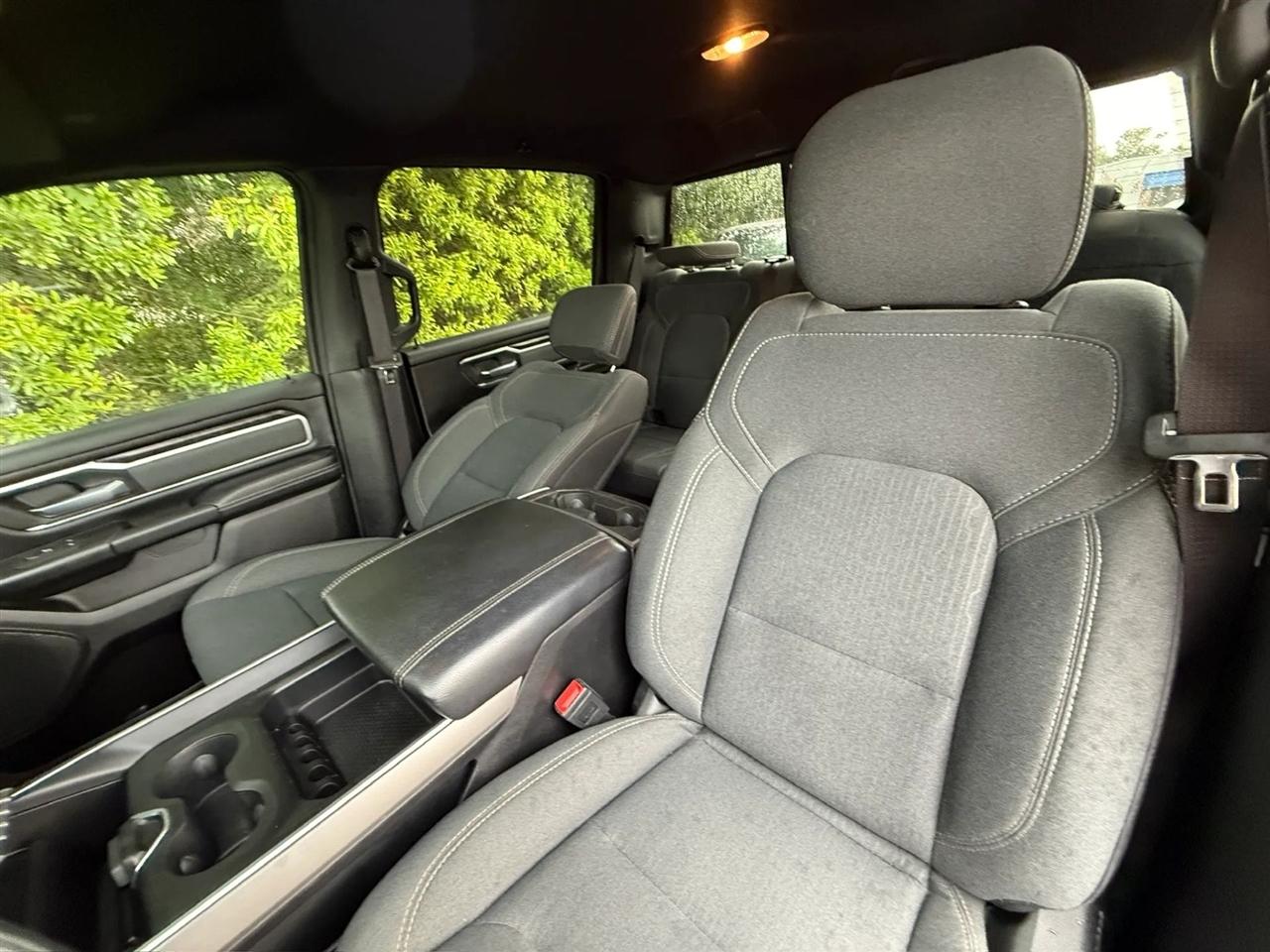 RAM 1500 Big Horn 4x4 Crew Cab 5'7" Box 2022