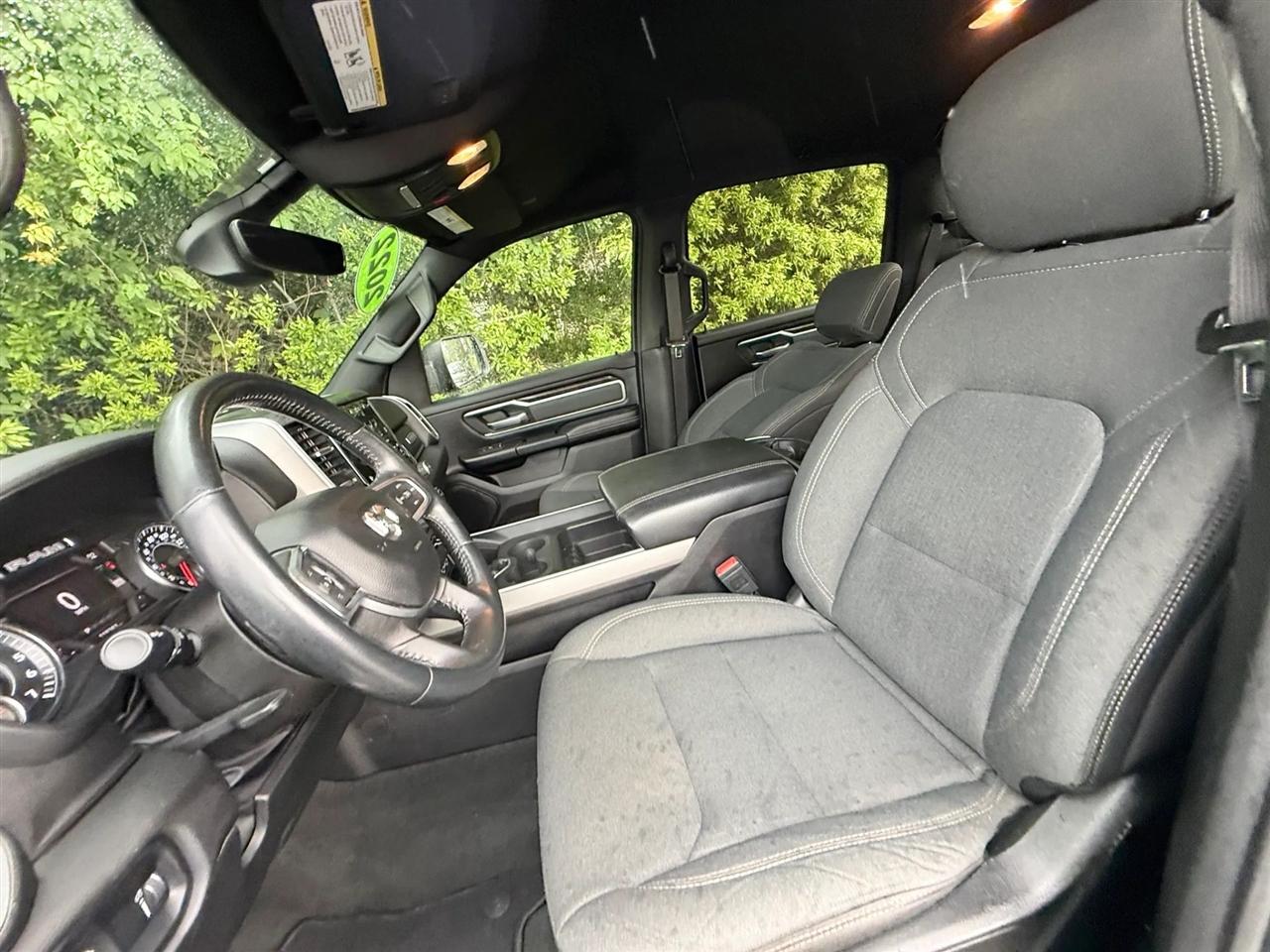 RAM 1500 Big Horn 4x4 Crew Cab 5'7" Box 2022