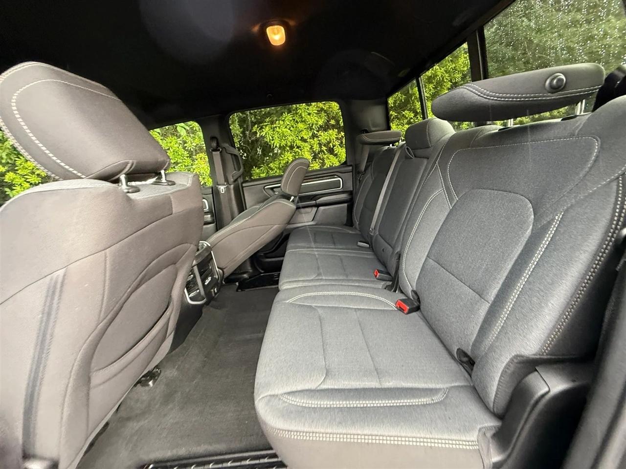 RAM 1500 Big Horn 4x4 Crew Cab 5'7" Box 2022