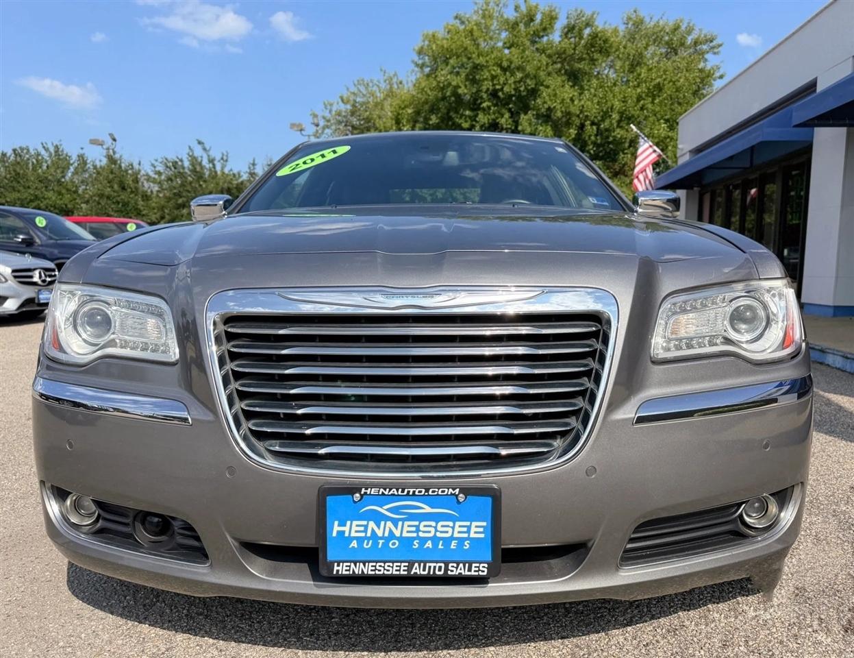 Chrysler 300 4dr Sdn Limited RWD 2011