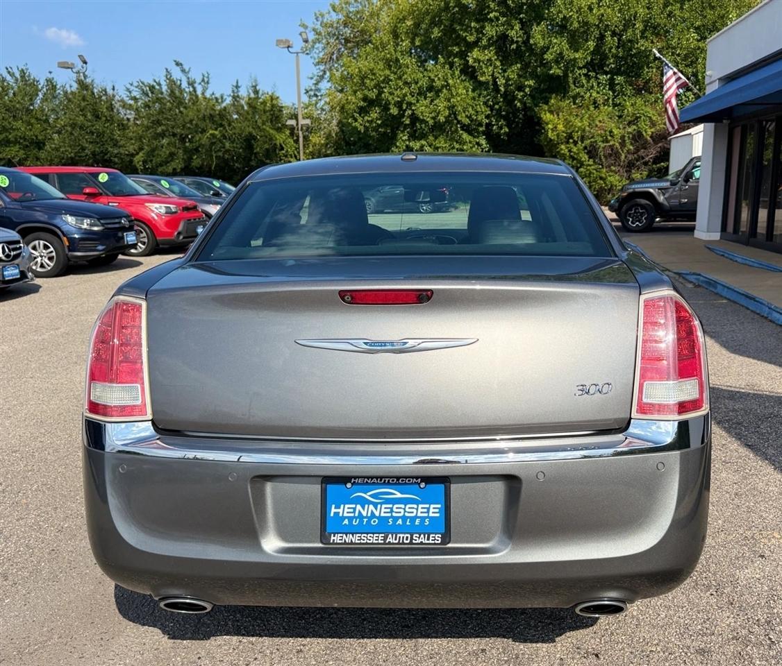 Chrysler 300 4dr Sdn Limited RWD 2011