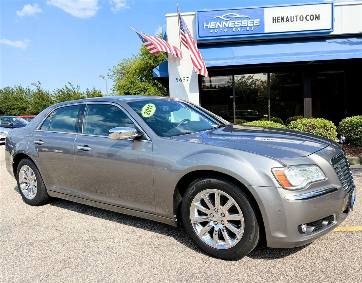 Chrysler 300 4dr Sdn Limited RWD 2011