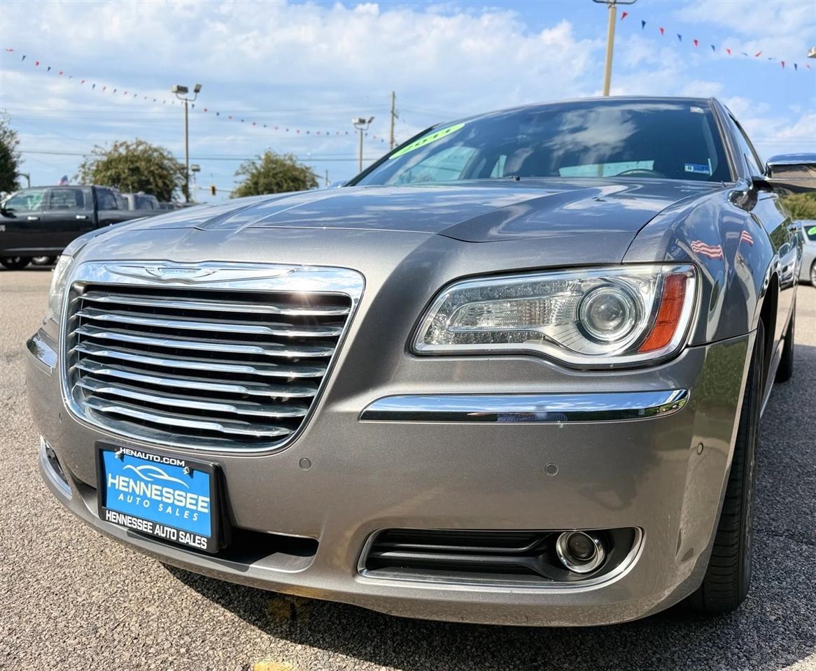Chrysler 300 4dr Sdn Limited RWD 2011