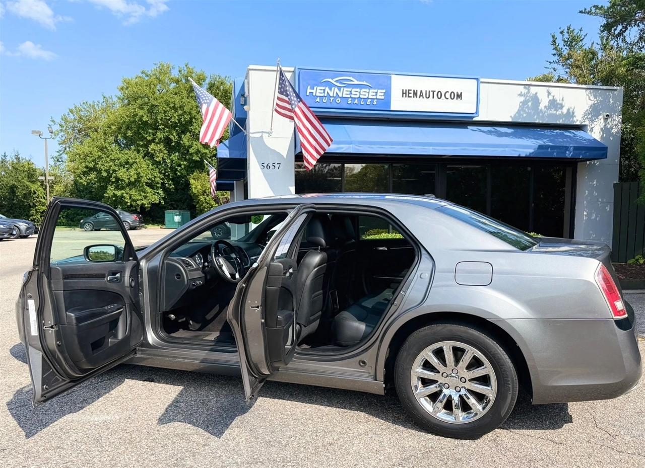 Chrysler 300 4dr Sdn Limited RWD 2011