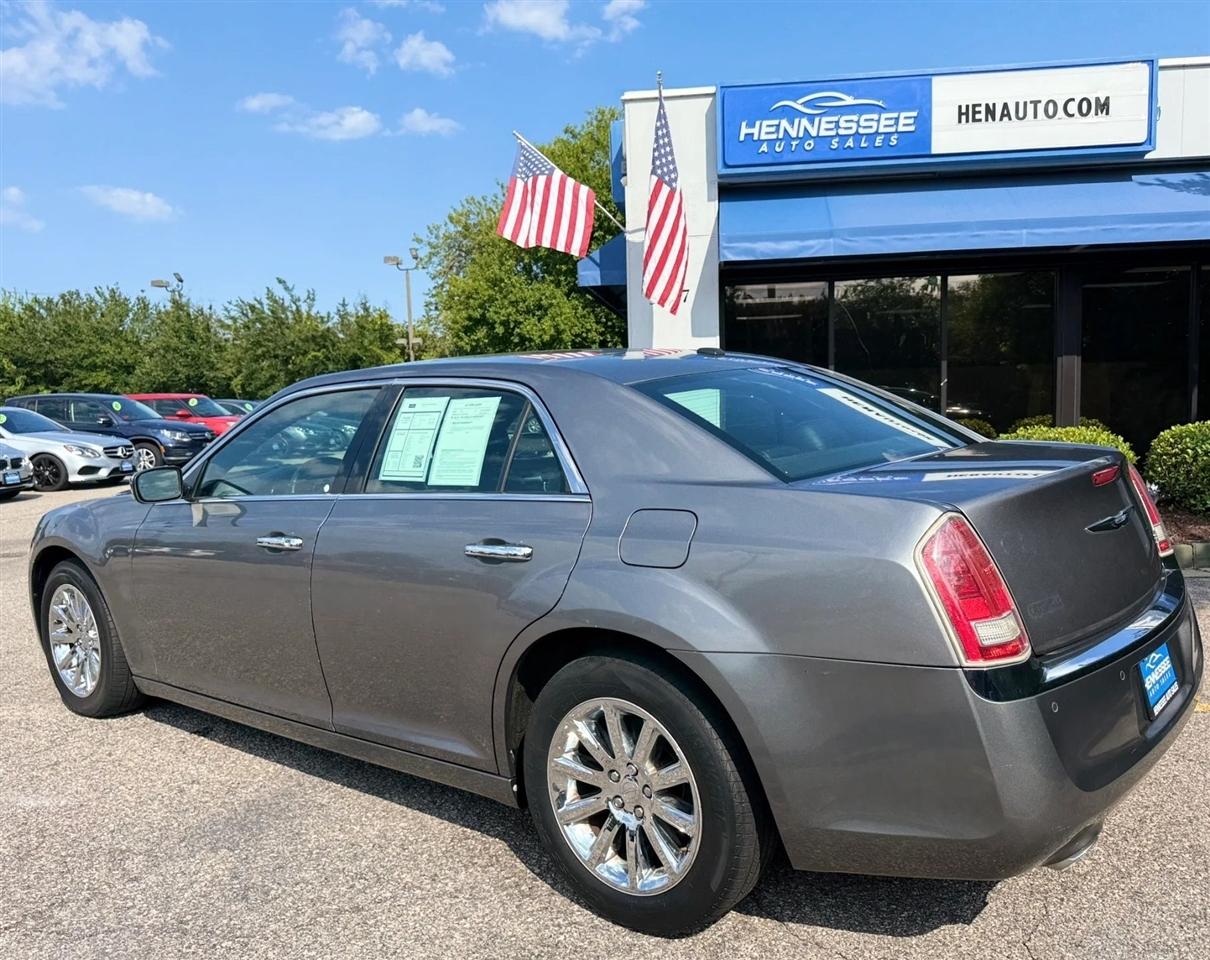 Chrysler 300 4dr Sdn Limited RWD 2011