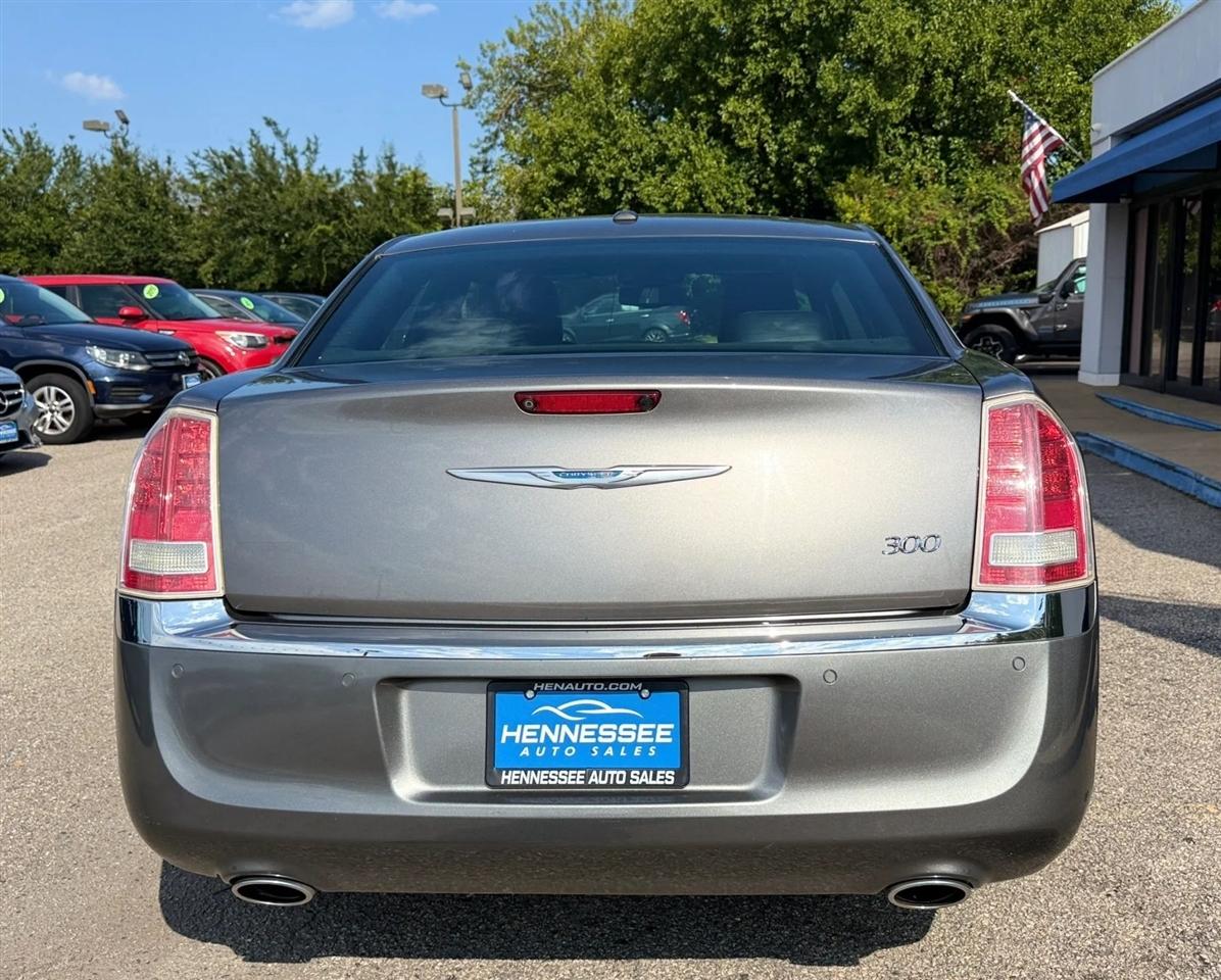 Chrysler 300 4dr Sdn Limited RWD 2011