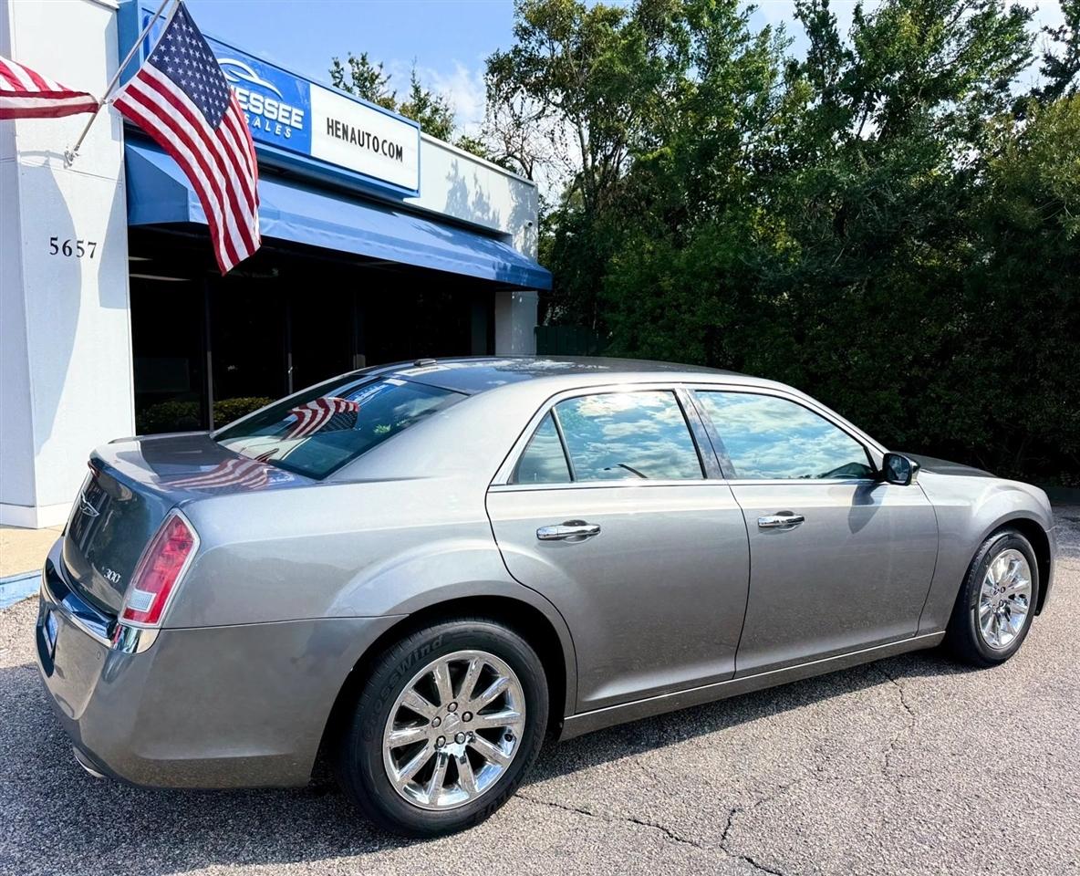 Chrysler 300 4dr Sdn Limited RWD 2011