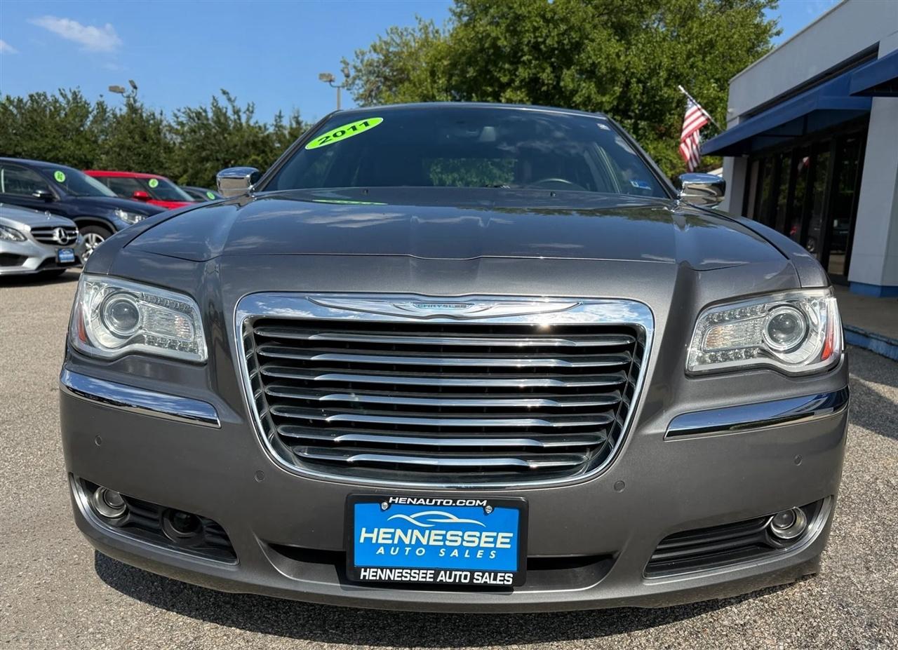Chrysler 300 4dr Sdn Limited RWD 2011