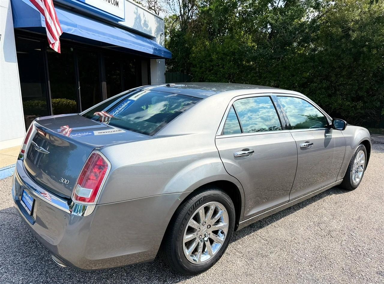 Chrysler 300 4dr Sdn Limited RWD 2011