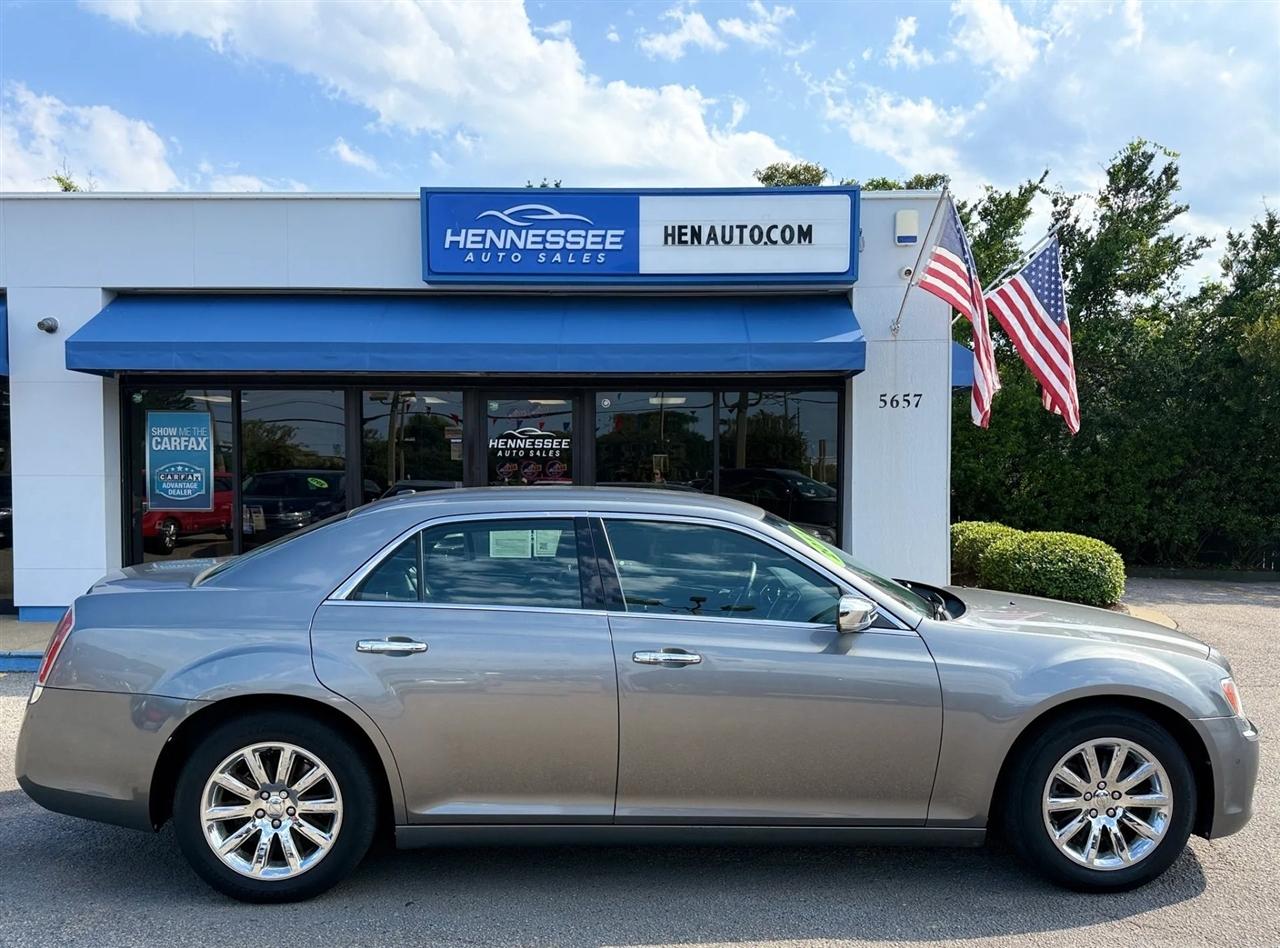 Chrysler 300 4dr Sdn Limited RWD 2011
