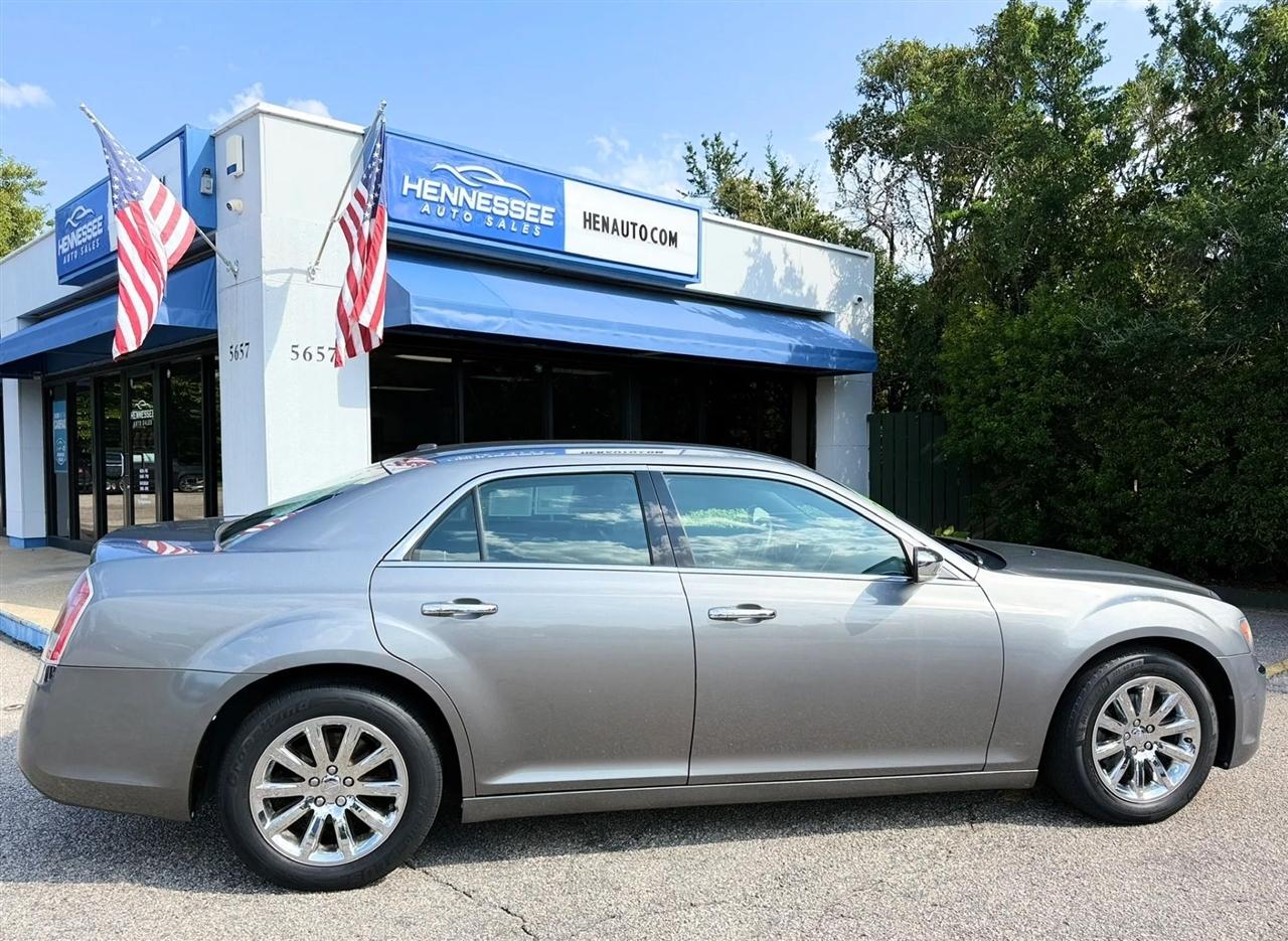 Chrysler 300 4dr Sdn Limited RWD 2011