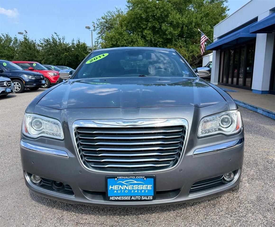 Chrysler 300 4dr Sdn Limited RWD 2011