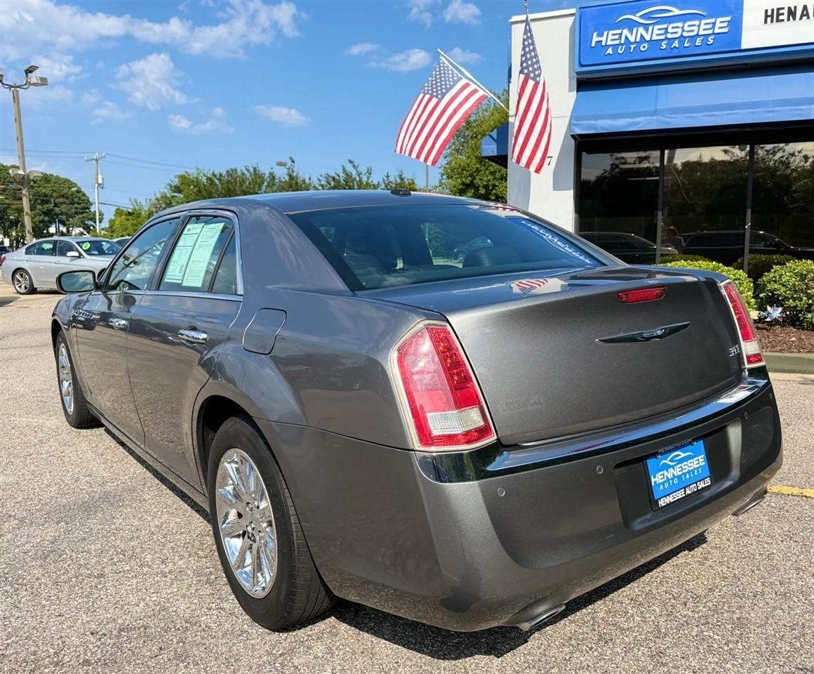 Chrysler 300 4dr Sdn Limited RWD 2011