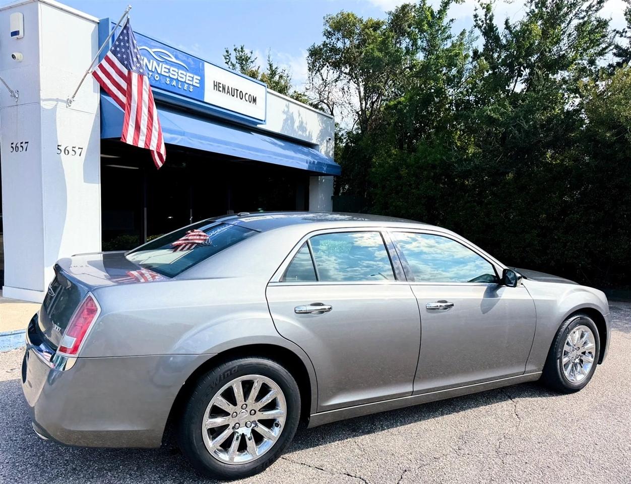 Chrysler 300 4dr Sdn Limited RWD 2011
