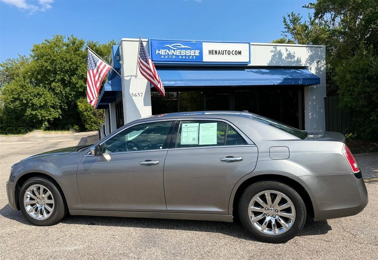 Chrysler 300 4dr Sdn Limited RWD 2011
