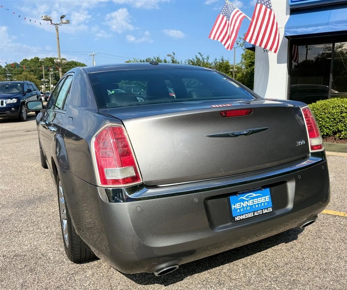 Chrysler 300 4dr Sdn Limited RWD 2011