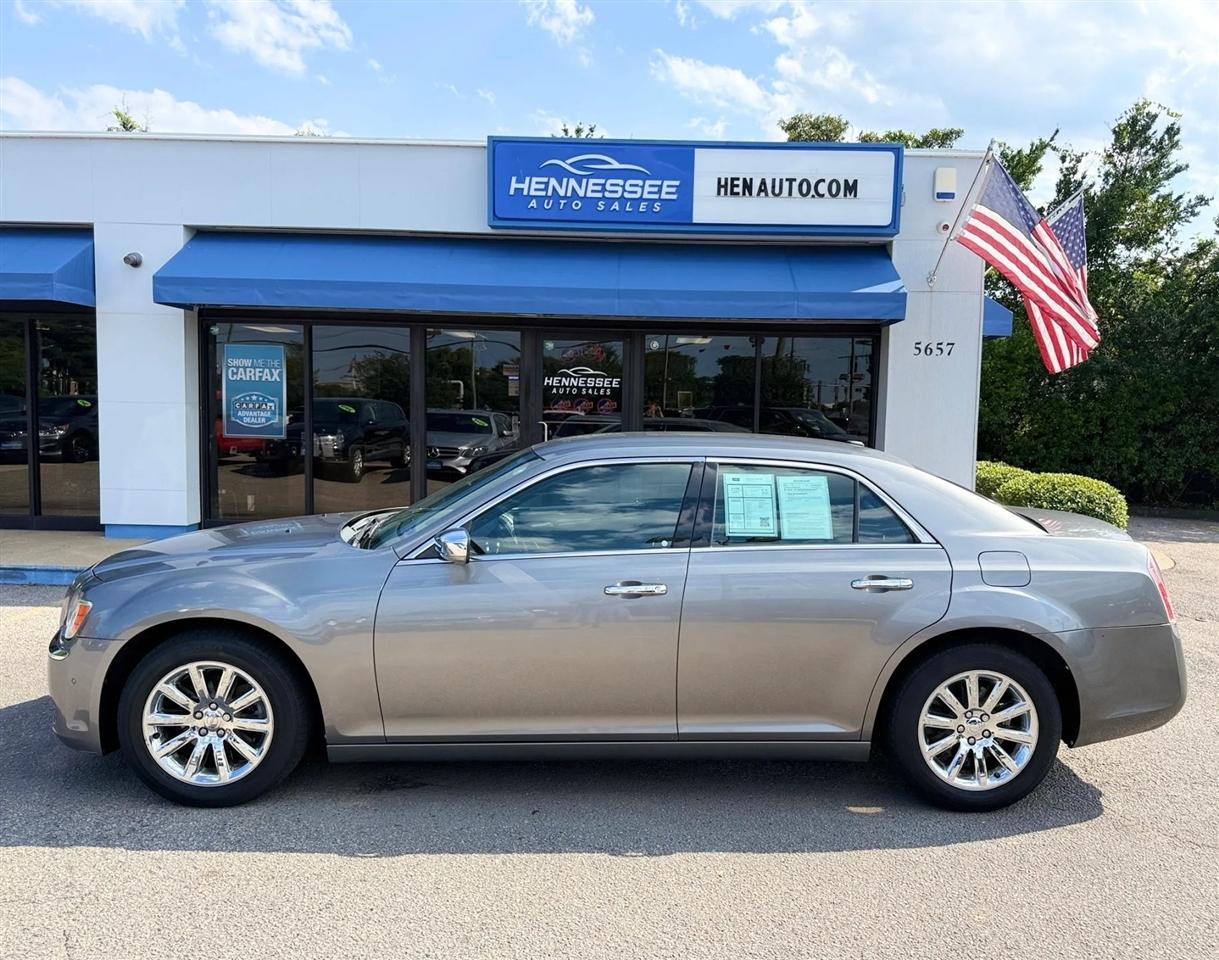 Chrysler 300 4dr Sdn Limited RWD 2011