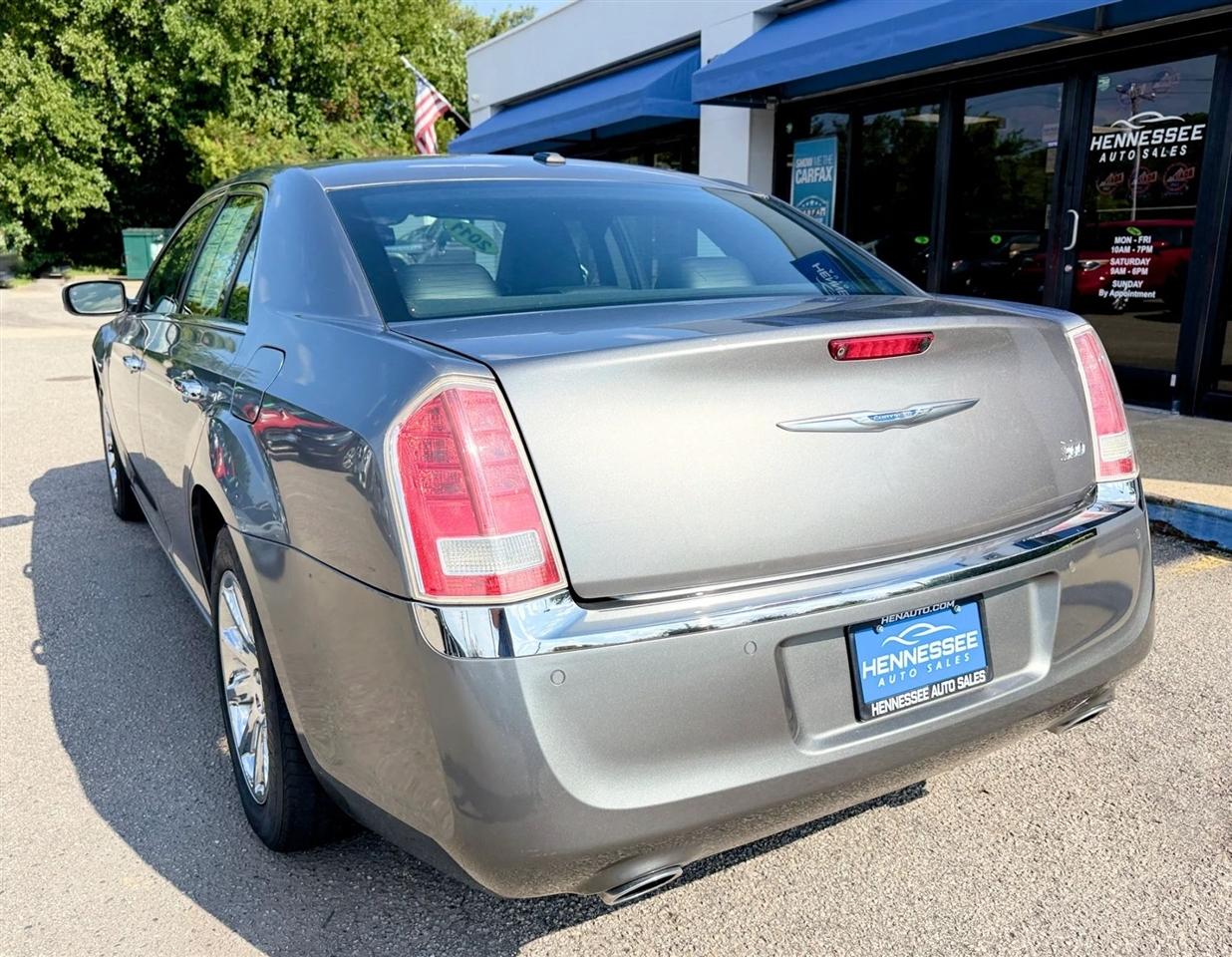 Chrysler 300 4dr Sdn Limited RWD 2011