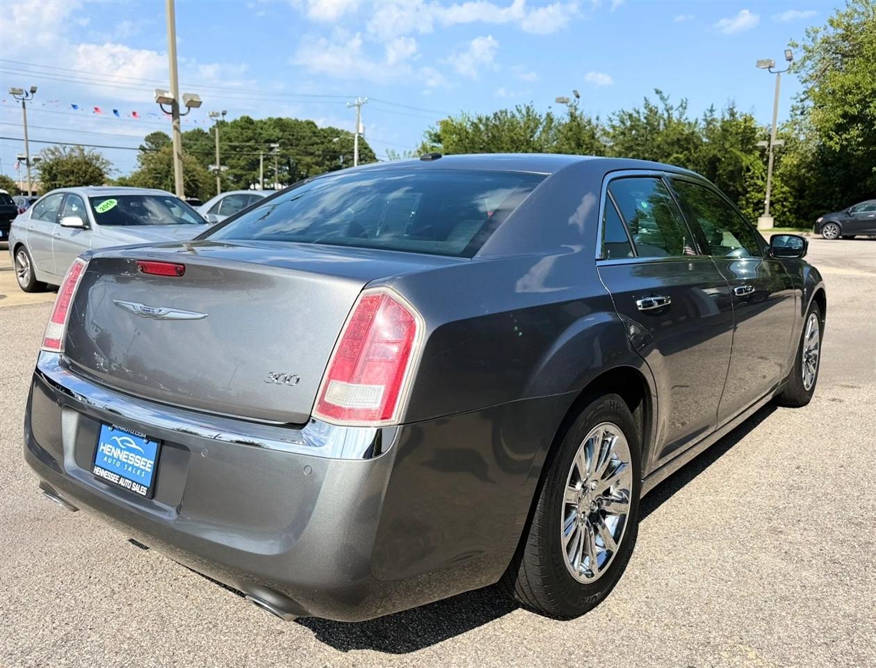 Chrysler 300 4dr Sdn Limited RWD 2011