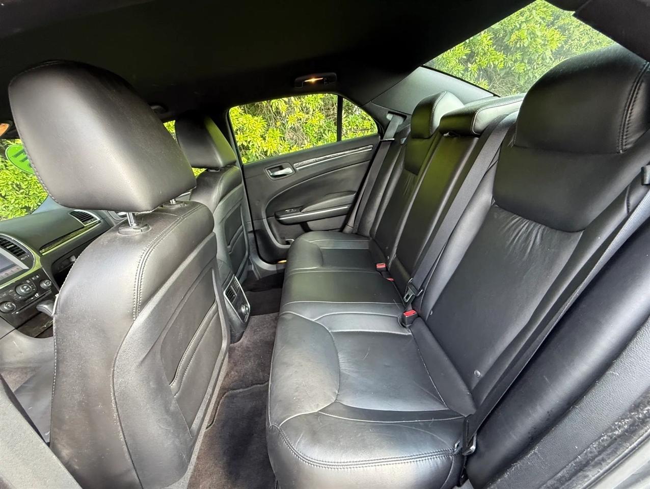 Chrysler 300 4dr Sdn Limited RWD 2011