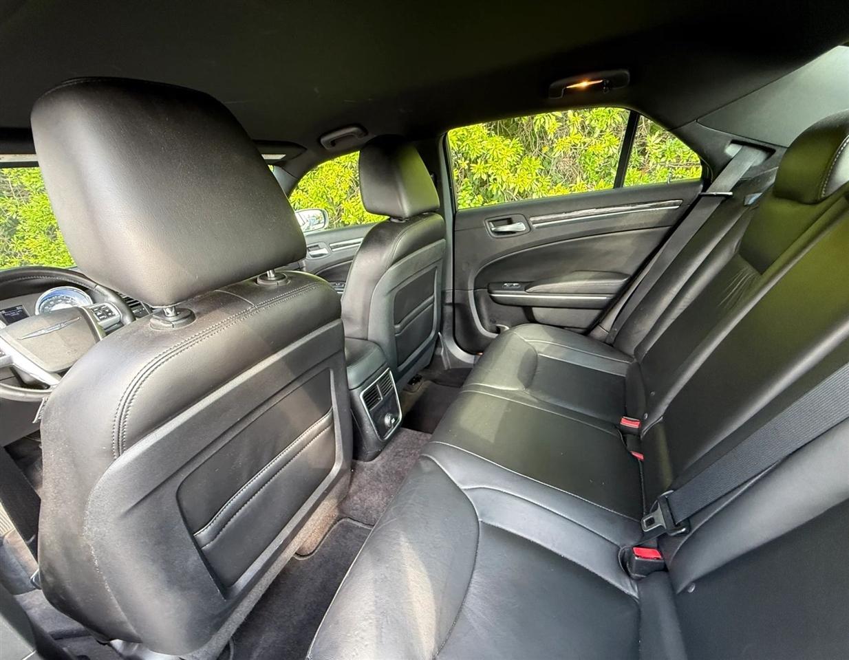 Chrysler 300 4dr Sdn Limited RWD 2011