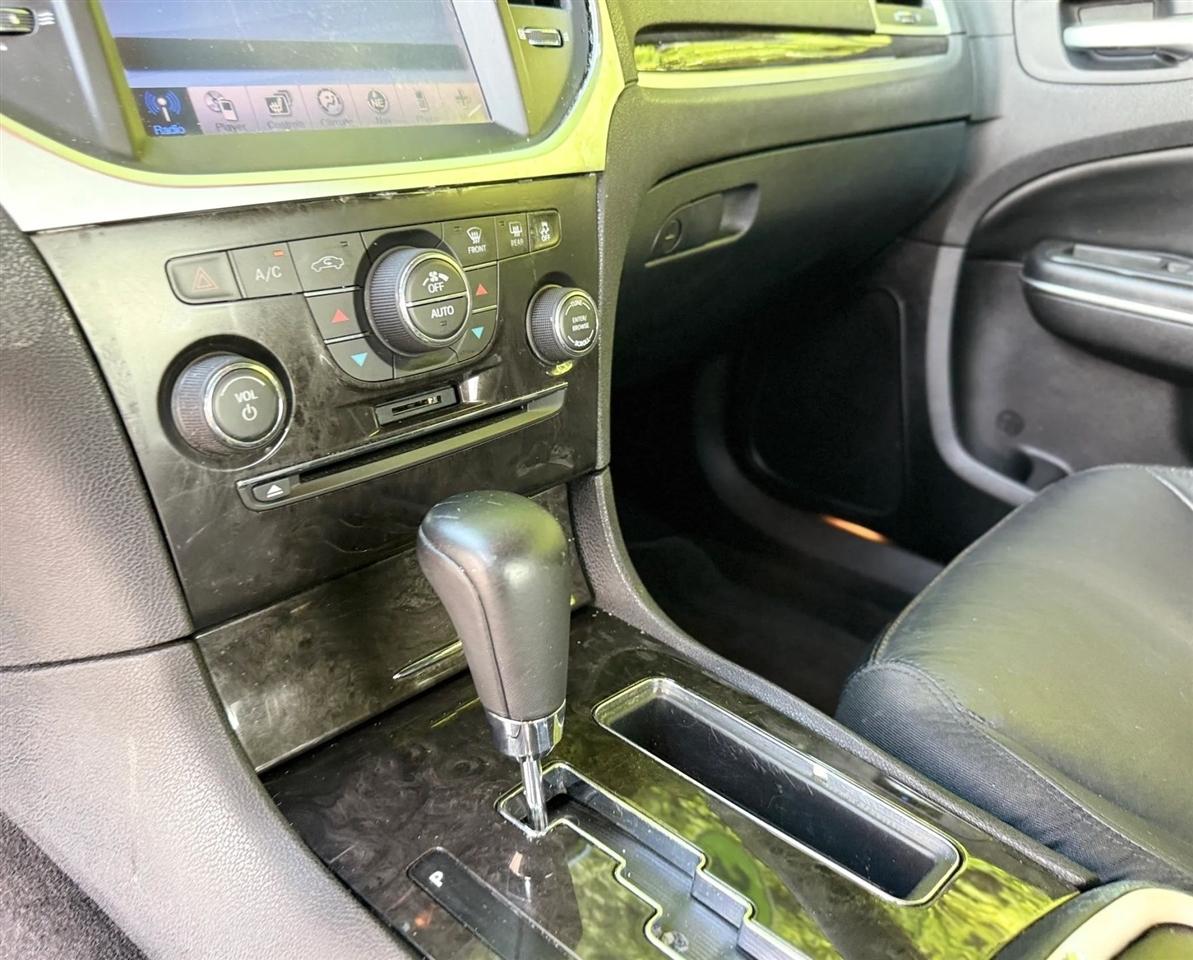Chrysler 300 4dr Sdn Limited RWD 2011