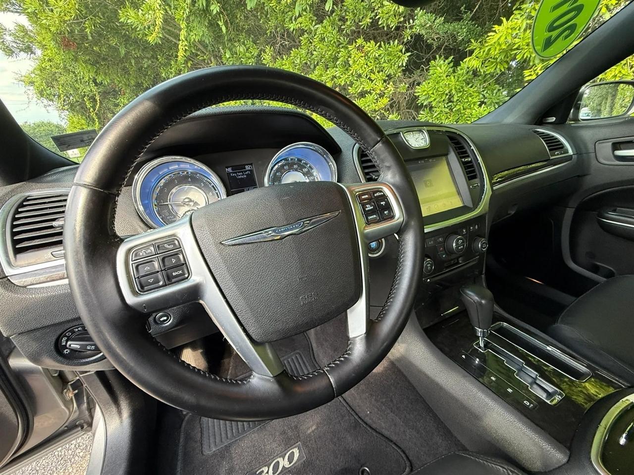Chrysler 300 4dr Sdn Limited RWD 2011