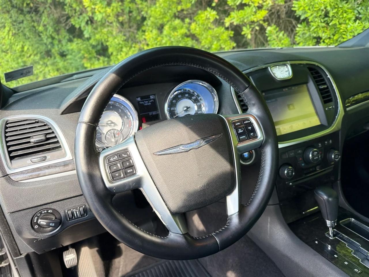 Chrysler 300 4dr Sdn Limited RWD 2011