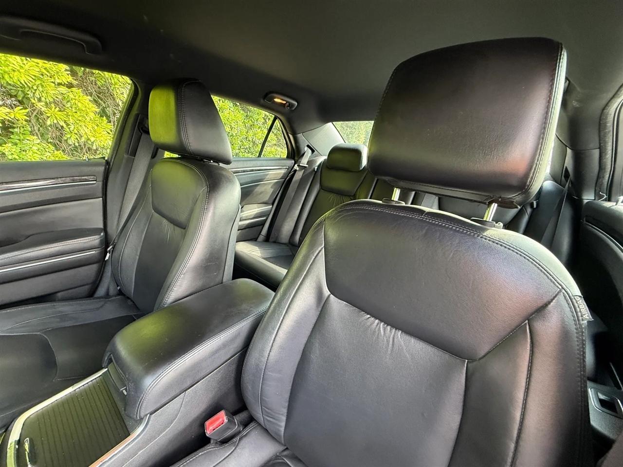 Chrysler 300 4dr Sdn Limited RWD 2011
