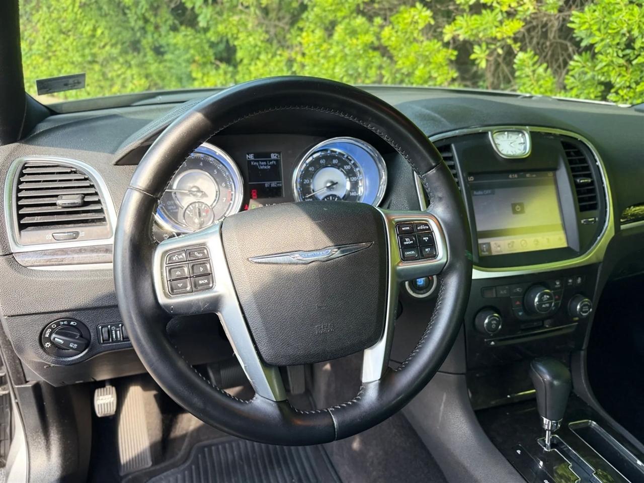 Chrysler 300 4dr Sdn Limited RWD 2011