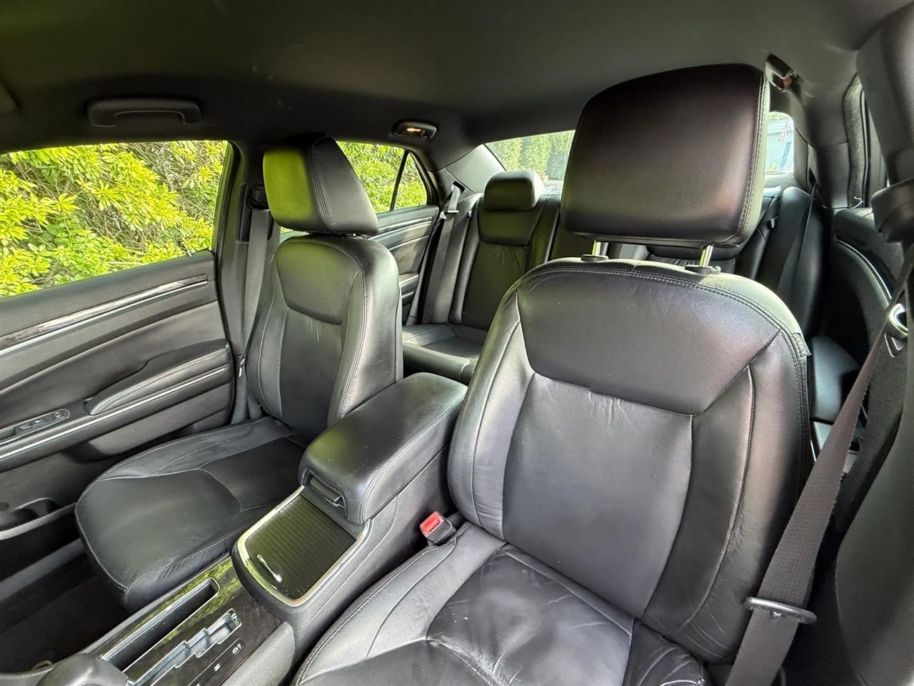 Chrysler 300 4dr Sdn Limited RWD 2011