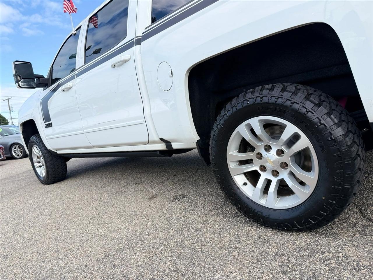Chevrolet Silverado 1500 4WD Crew Cab 143.5" LT w/2LT 2017