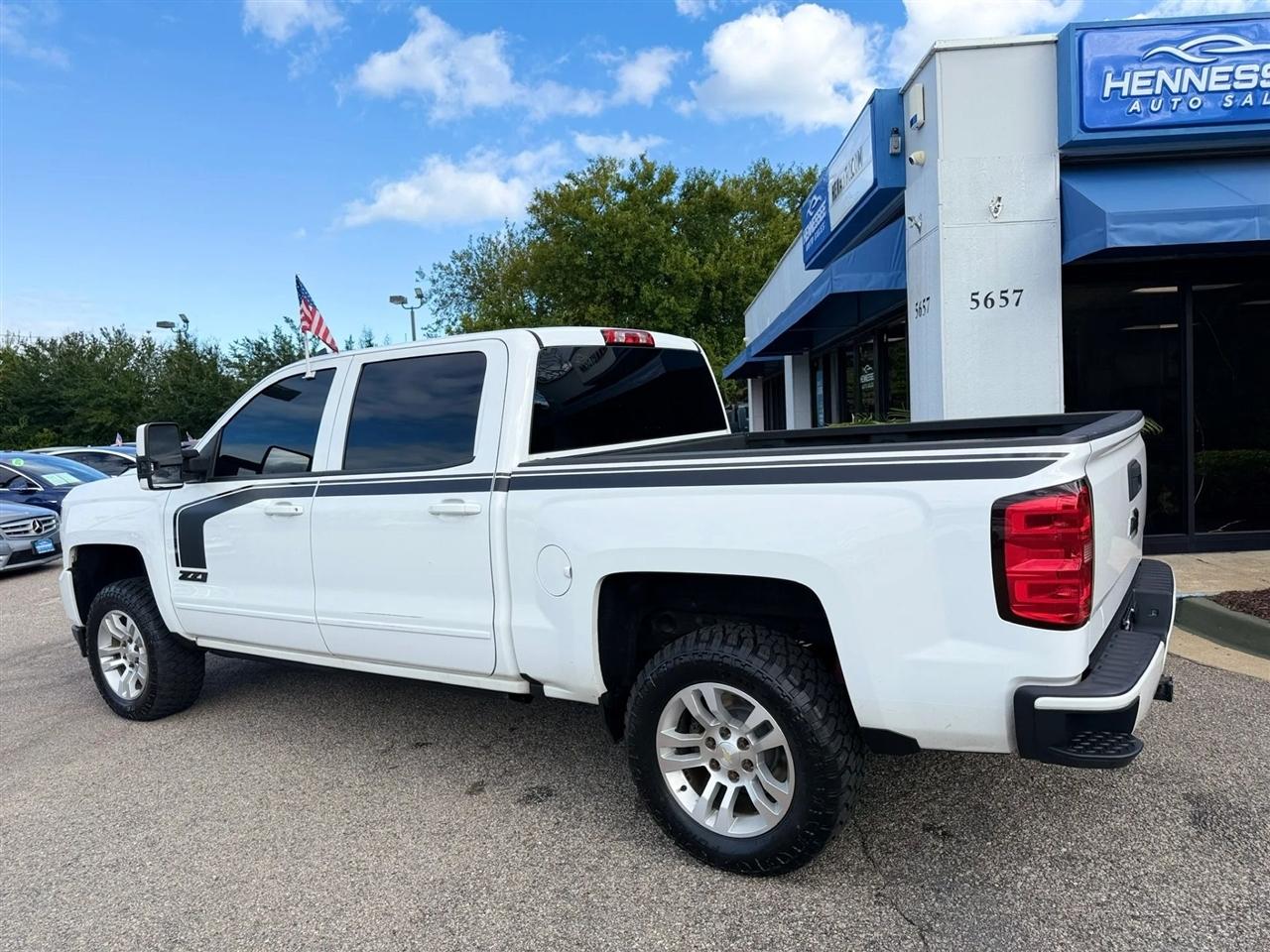 Chevrolet Silverado 1500 4WD Crew Cab 143.5" LT w/2LT 2017