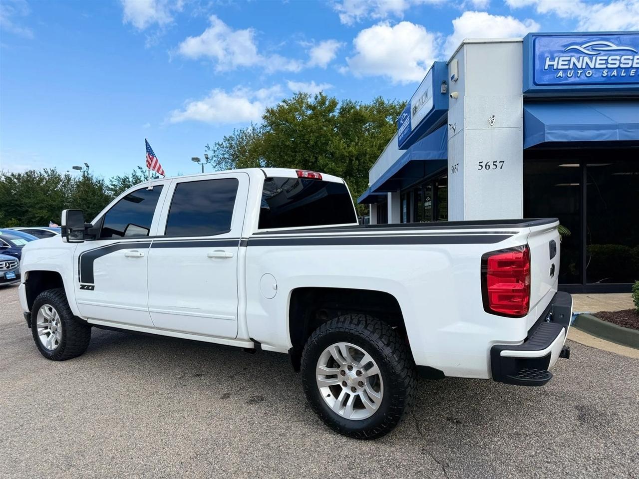 Chevrolet Silverado 1500 4WD Crew Cab 143.5" LT w/2LT 2017