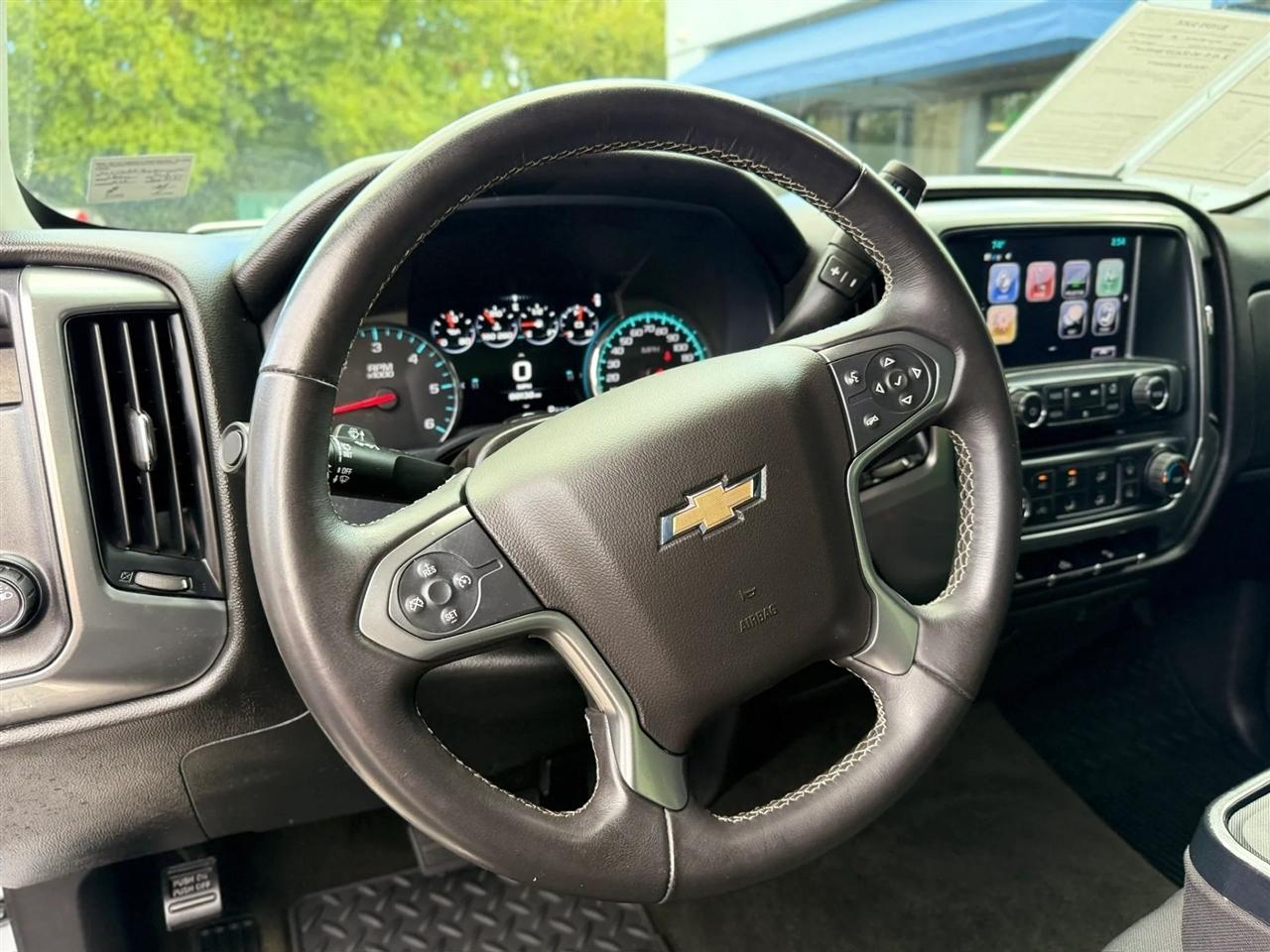 Chevrolet Silverado 1500 4WD Crew Cab 143.5" LT w/2LT 2017