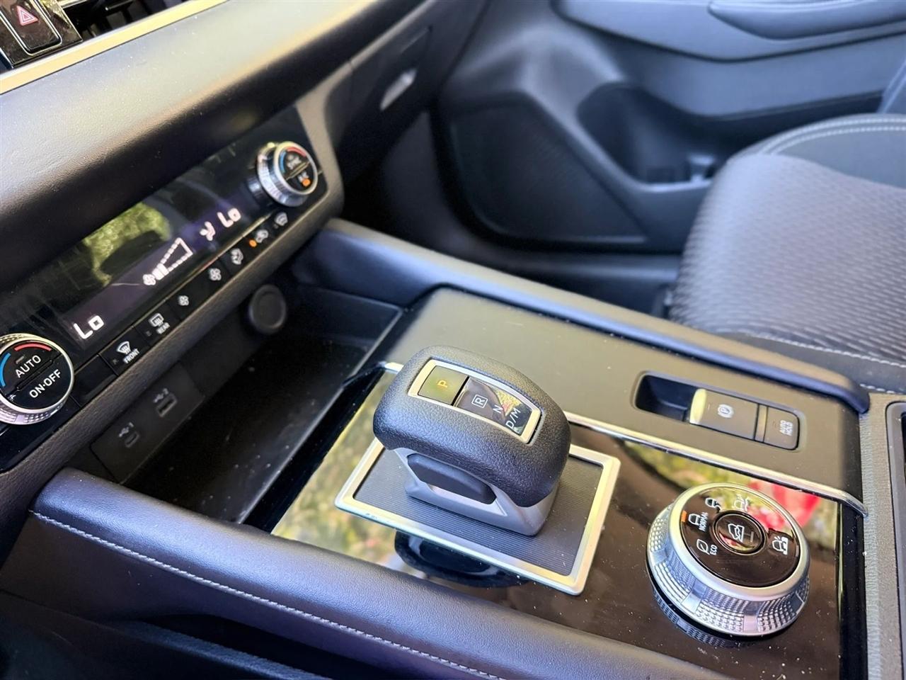 Mitsubishi Outlander ES S-AWC 2023
