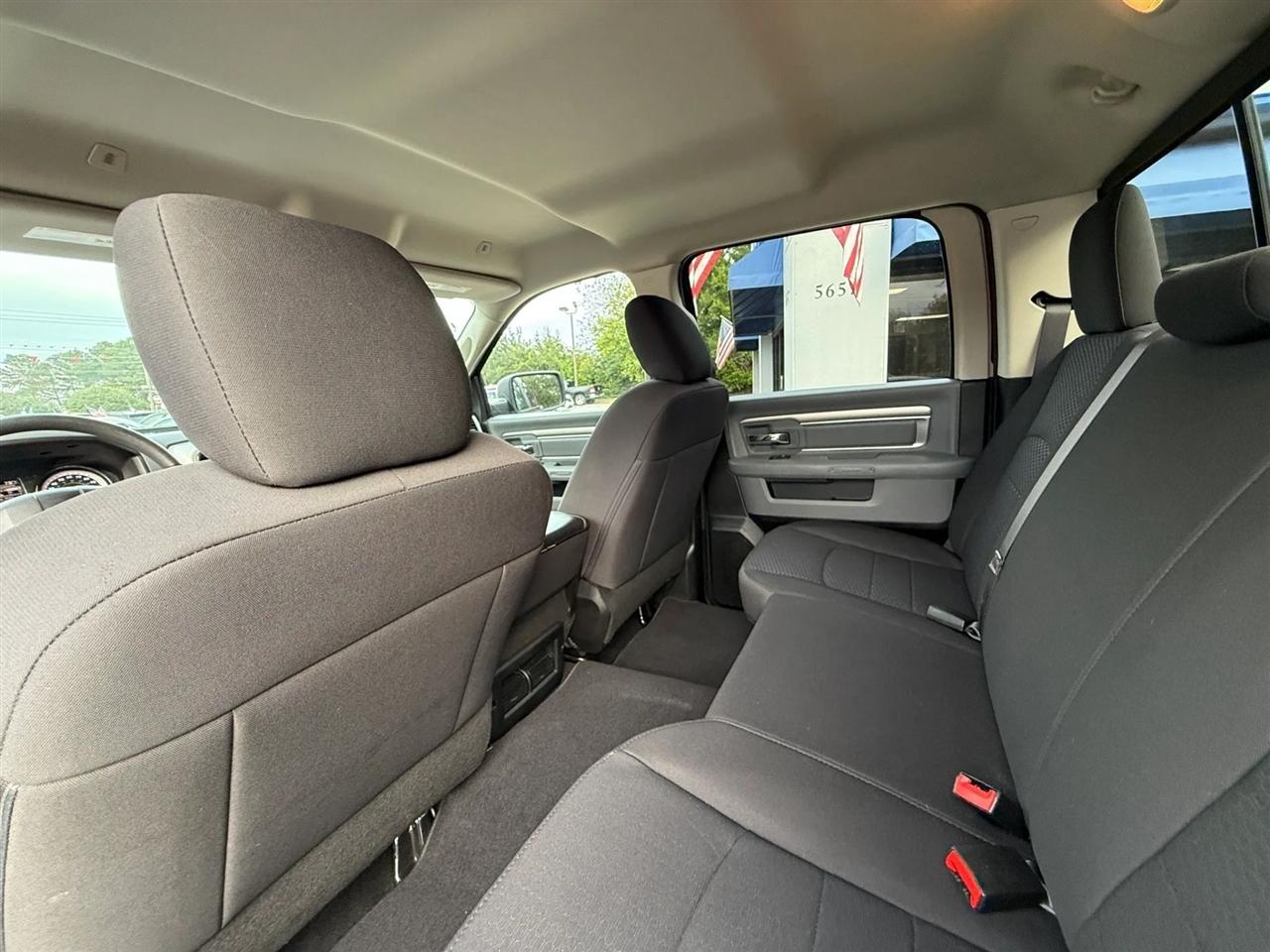 Dodge Dakota Club Cab 131" WB Base 2002