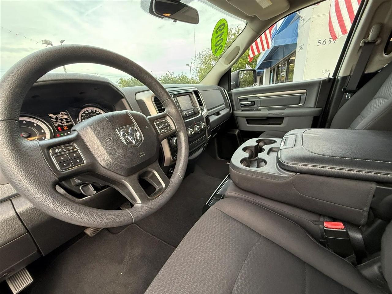 RAM 1500 Classic Warlock 4x4 Crew Cab 5'7" Box 2019