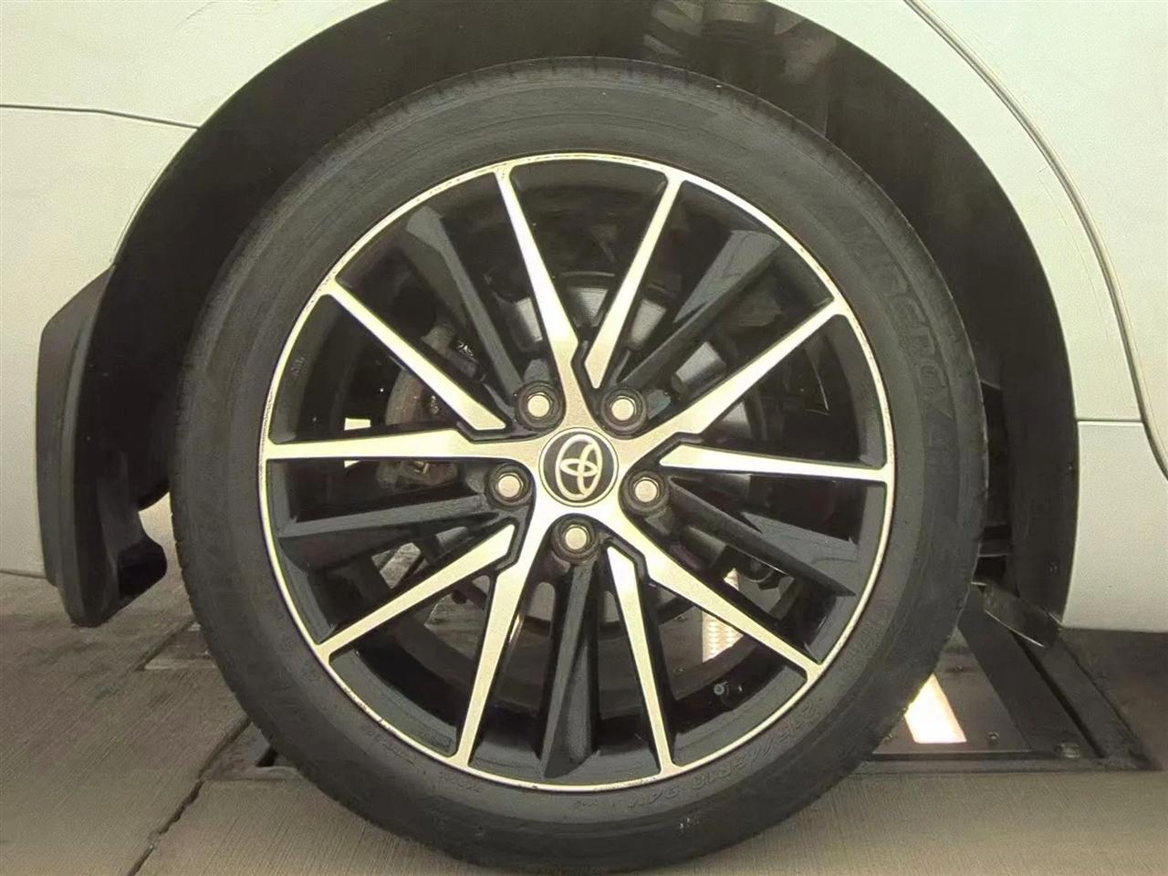 Toyota Camry SE Auto AWD (Natl) 2021