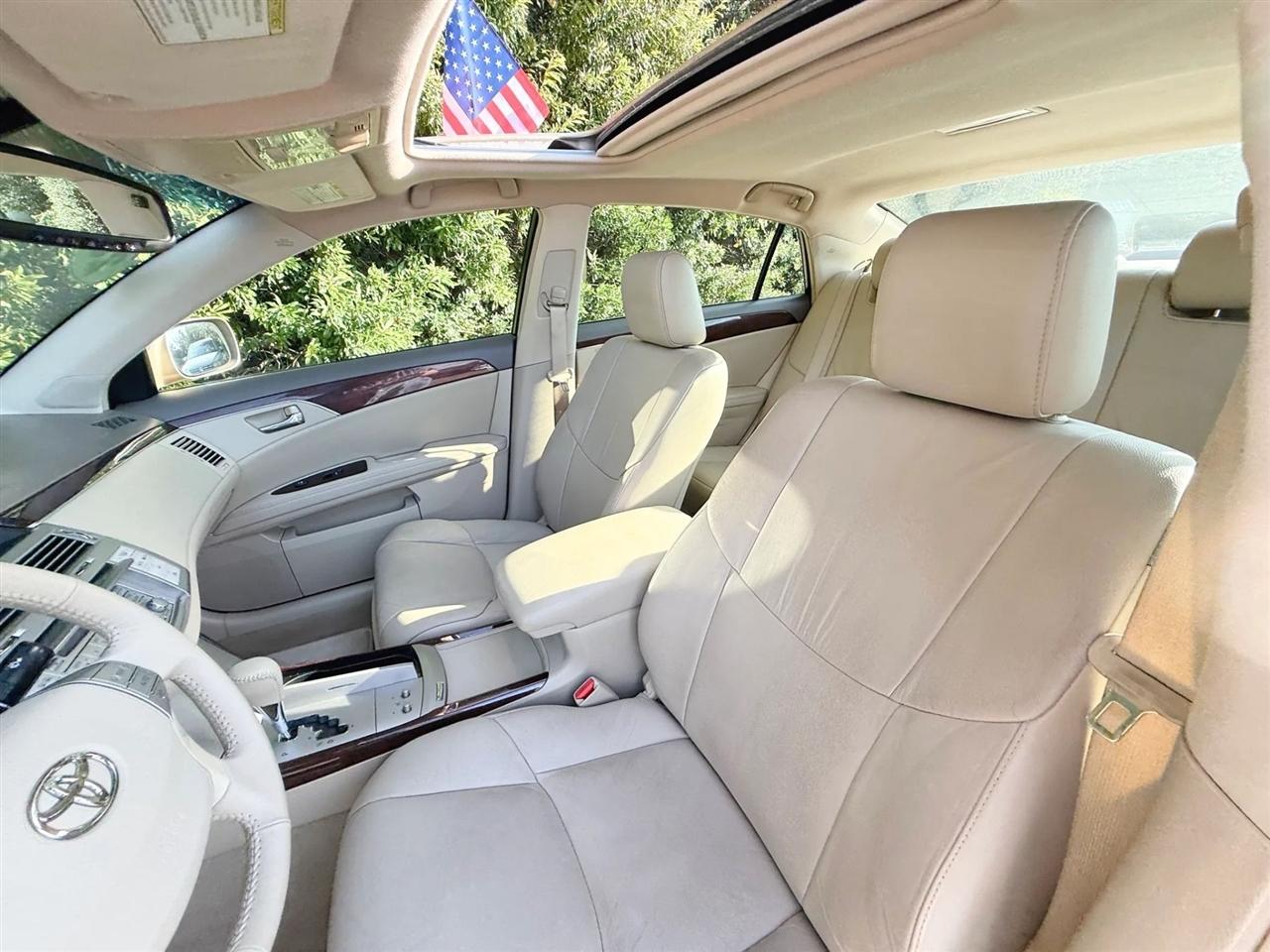 Toyota Avalon 4dr Sdn Limited (Natl) 2010