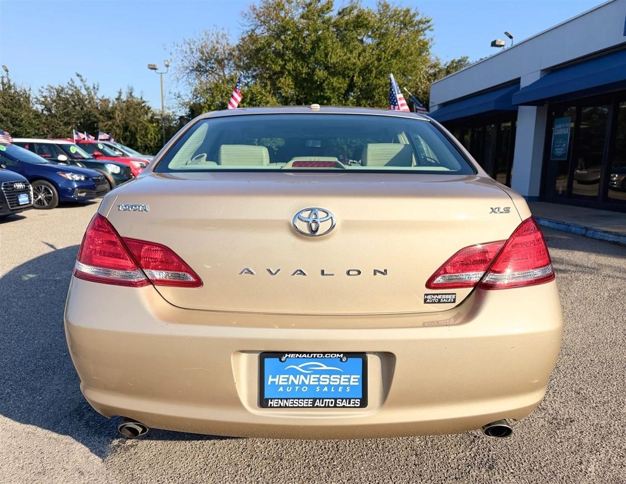 Toyota Avalon 4dr Sdn Limited (Natl) 2010